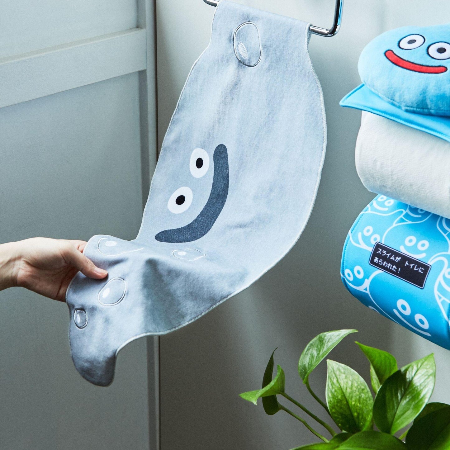 Dragon Quest" Smile Slime Liquid Metal Slime Face Towel - Aniporium